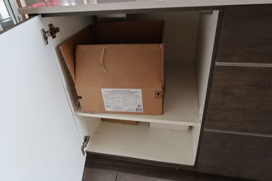 Disk med indhold (sodavandsdispenser medfølger ikke)