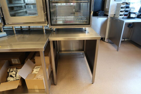 Rustfri stålbord med indhold (varmeskabe medfølger ikke)