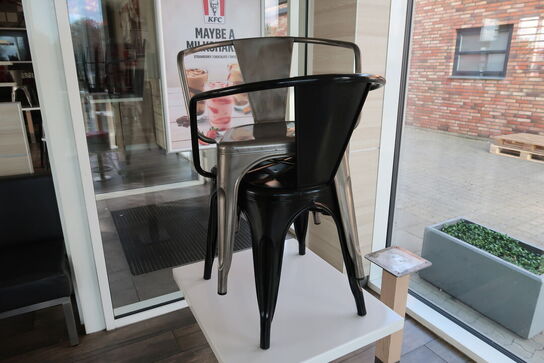 3 stk. borde med 4 stk. stole samt bænk