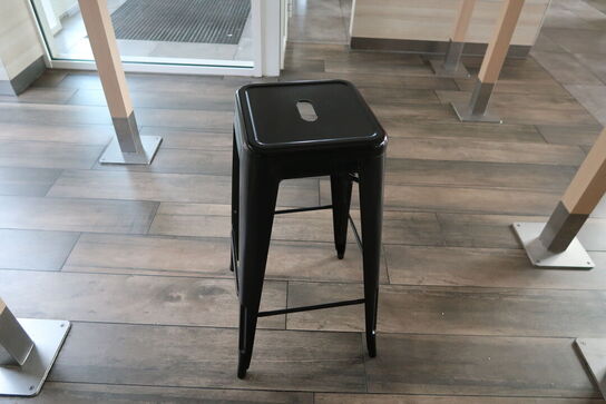 Barbord med 6 stk. barstole