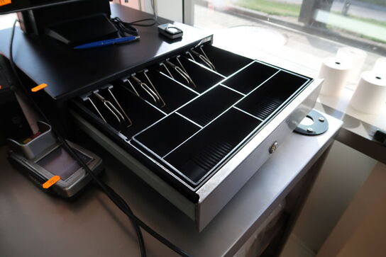 Kasseapparat CBE, pengeskuffe, bonprinter (betalingsterminal medfølger ikke)