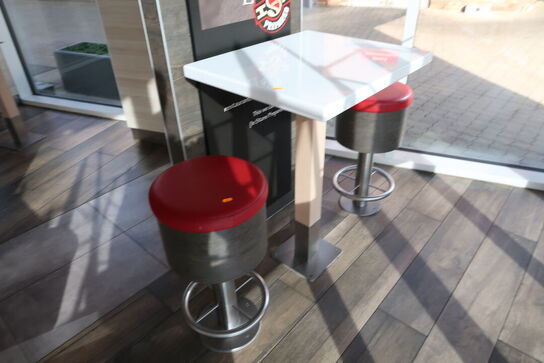 4 stk. skamler med 2 stk. borde