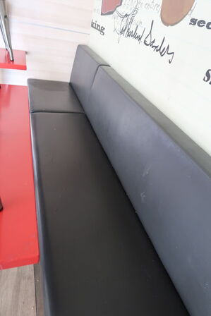 3 stk. borde, 4 stk. stole samt bænk