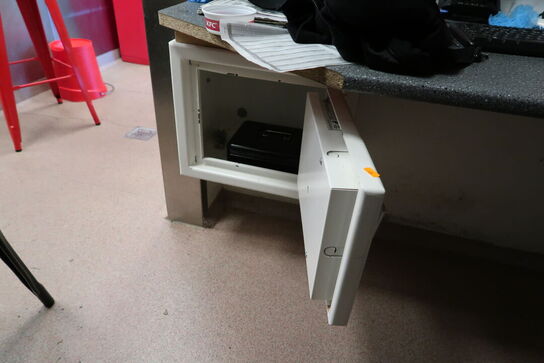 3 stk. kontorstole/stole, pengeskab