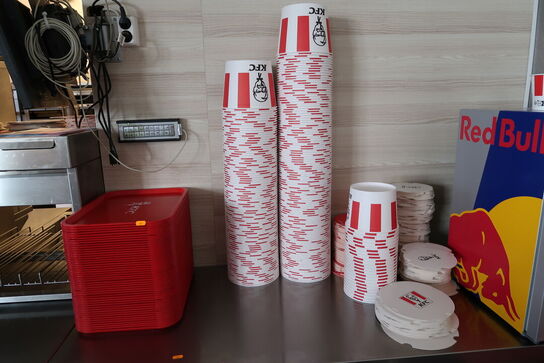 Rustfri stålbord med indhold (køleskab medfølger ikke)