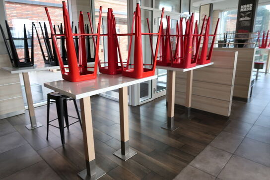 2 stk. barborde med 6 stk. barstole