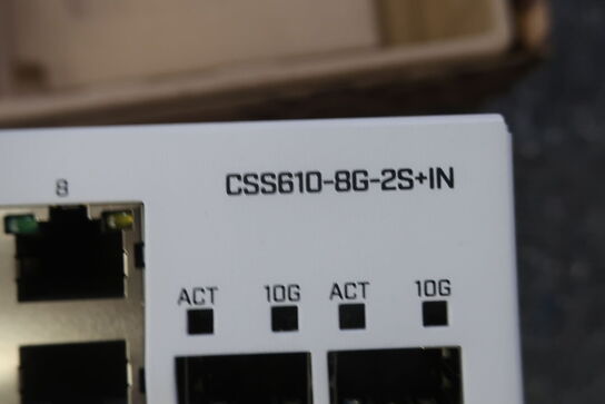 Switch 8P m. 2xSPF MIKROTIK