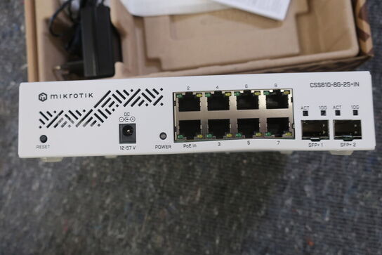 Switch 8P m. 2xSPF MIKROTIK