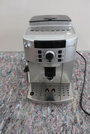 Kaffemaskine DELONGHI MAGNIFICA S