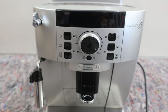 Kaffemaskine DELONGHI MAGNIFICA S