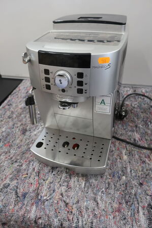 Kaffemaskine DELONGHI MAGNIFICA S