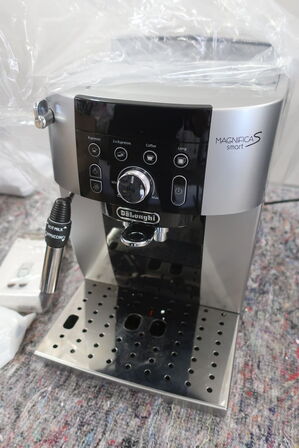 Kaffemaskine DELONGHI MAGNIFICA S Smart
