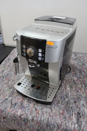 Kaffemaskine DELONGHI MAGNIFICA S