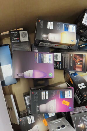 Kasse med diverse PHILIPS HUE
