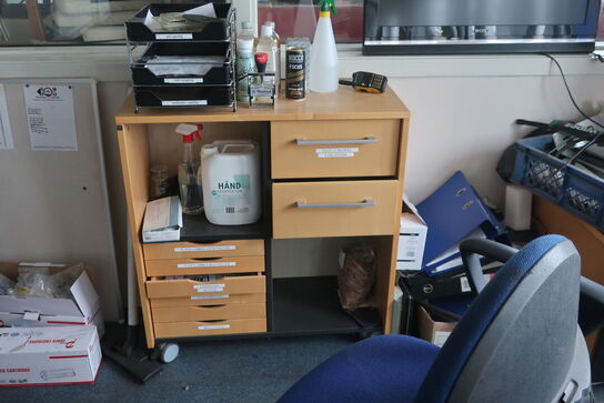 Kontorarrangement m. bord, stole m.v.