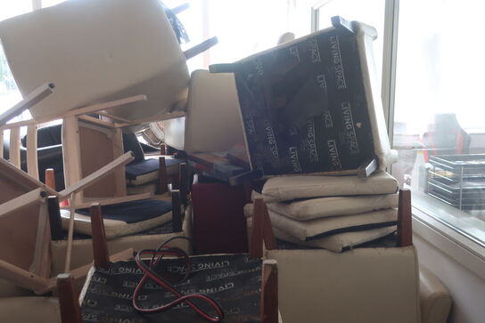 Møbler til café etc. samt div.