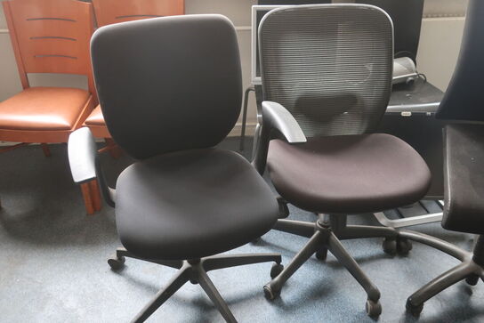 Kontorstole, skærm m.v.