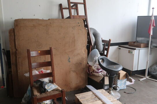 Møbler, værktøj m.v. (se billeder)