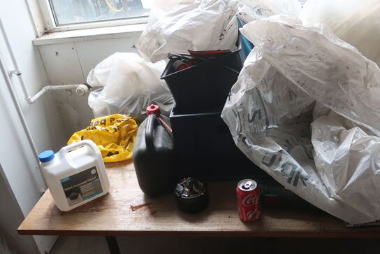 Møbler, værktøj m.v. (se billeder)