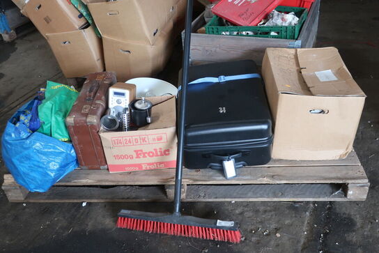 Paller m. div. indhold (se billeder)