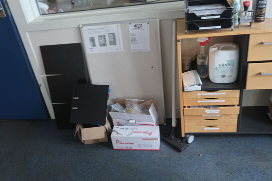 Kontorarrangement m. bord, stole m.v.