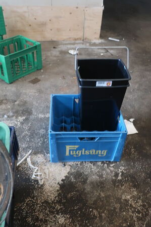 Div. kasser, spande m.v.