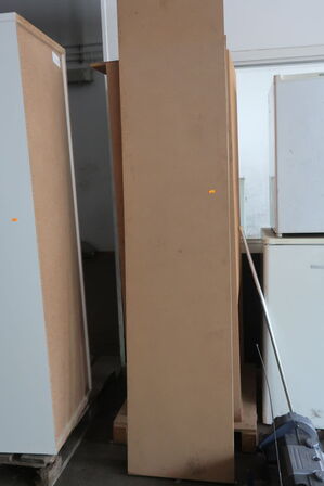 Møbler, kølemøbler m.v. (se billeder)