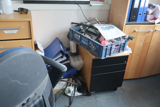 Kontorarrangement m. bord, stole m.v.