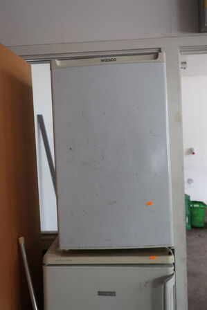 Møbler, kølemøbler m.v. (se billeder)