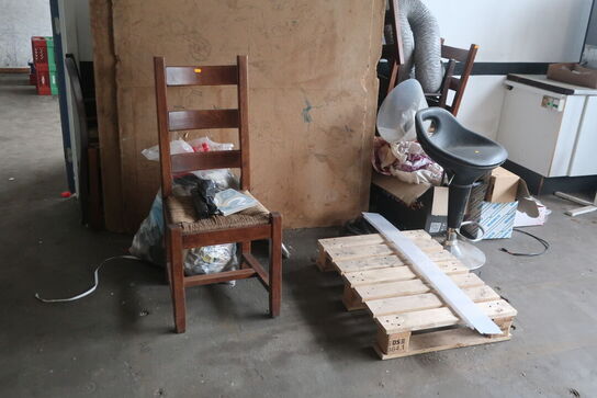 Møbler, værktøj m.v. (se billeder)