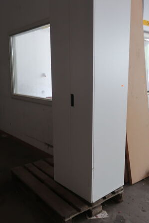 Møbler, kølemøbler m.v. (se billeder)