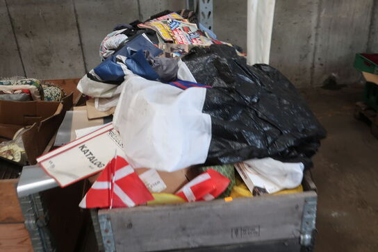 Paller m. div. indhold (se billeder)