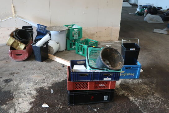 Div. kasser, spande m.v.