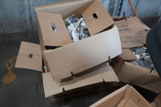 Paller m. div. indhold (se billeder)