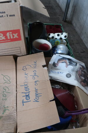 Paller m. div. indhold (se billeder)