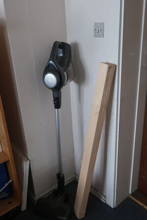 Elværktøj, reol, stumtjener m.v.