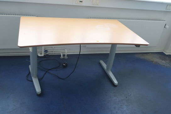 4 stole, el/hævesænkebord m.v.