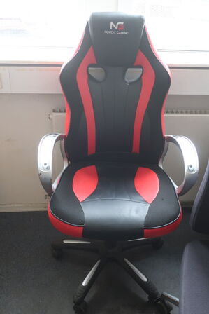 Kontorarrangement m. bord, stole m.v.