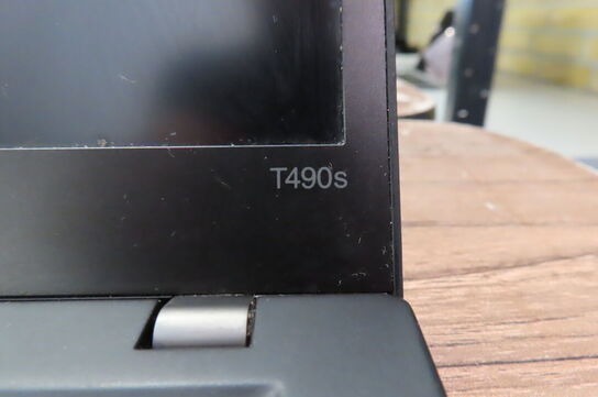 Bærbar computer LENOVO T490s