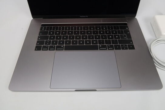Apple MacBook Pro 15,4" IPS i7-8750H