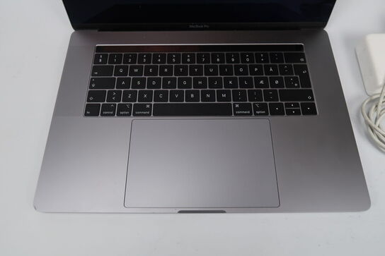 Apple MacBook Pro 15,4" IPS i9-9880HQ