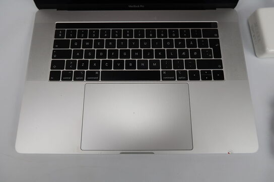 Apple MacBook Pro 15,4" IPS i7-8750H
