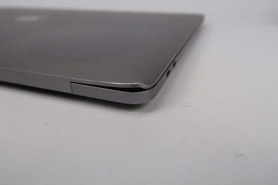 Apple MacBook Pro 15,4" IPS i7-8750H