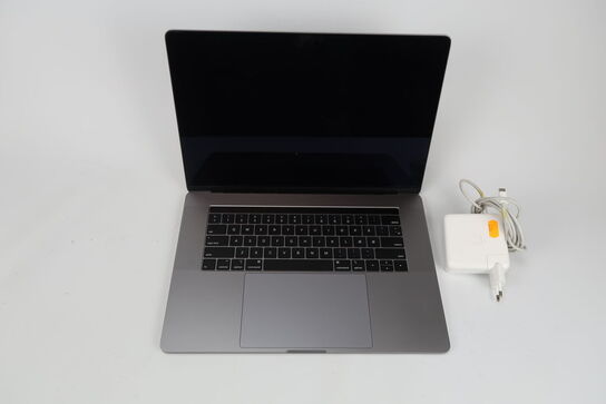 Apple MacBook Pro 15,4" IPS i7-8750H
