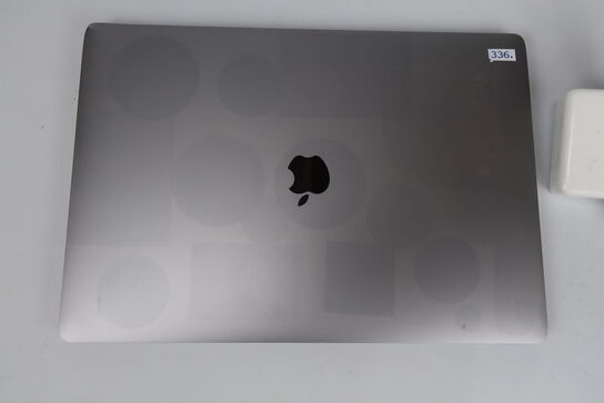 Apple MacBook Pro 15,4" IPS i7-8750H