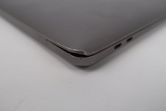 Apple MacBook Pro 15,4" IPS i7-8750H