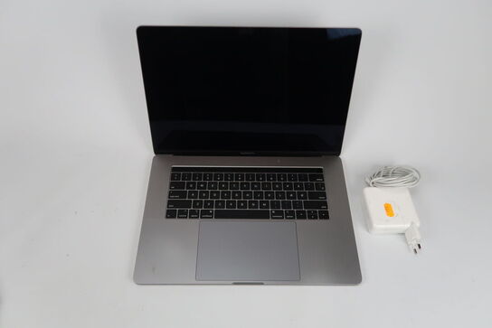 Apple MacBook Pro 15,4" IPS i7-8750H