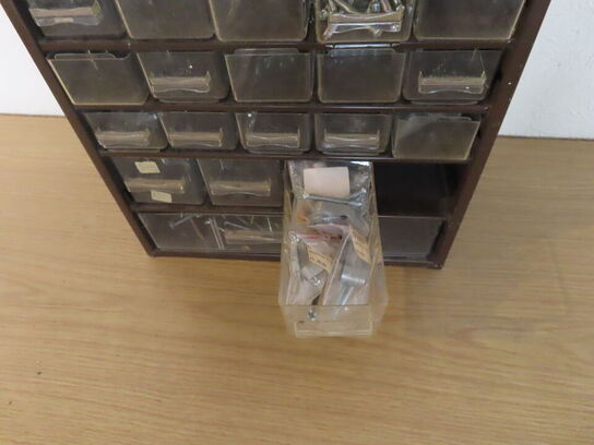 Opbevaringskasse inkl. Diverse skruer 