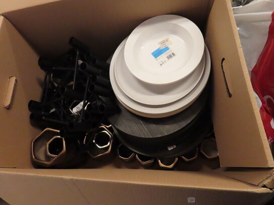 2 kasser med indhold