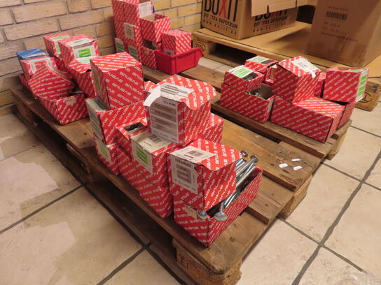 Palle med diverse skruer 